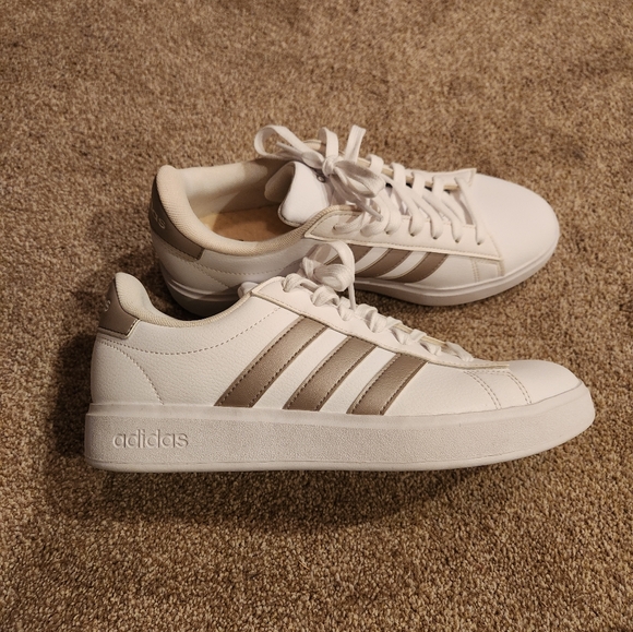 adidas Shoes - Adidas grand court- womens size 8